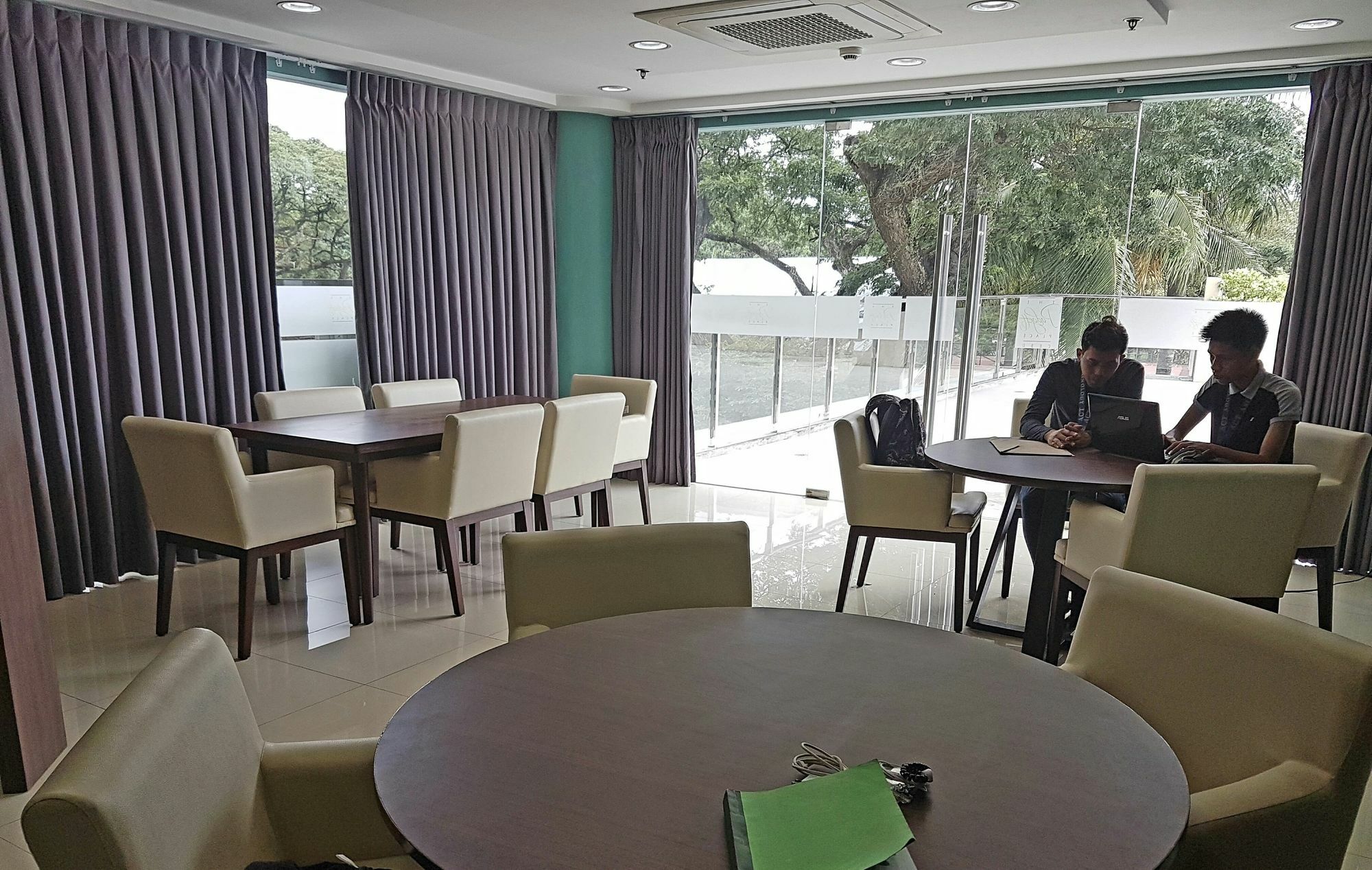 Padgett Place Prime Suites Cebu Stadt Exterior foto
