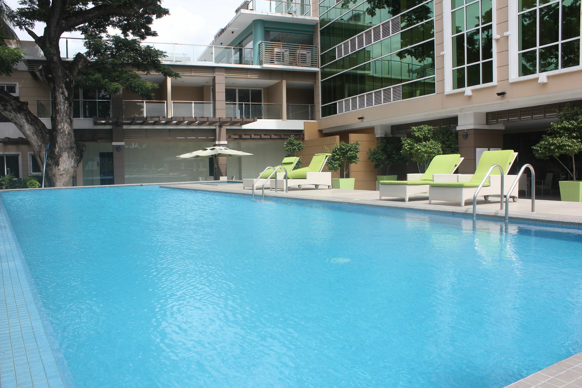 Padgett Place Prime Suites Cebu Stadt Exterior foto